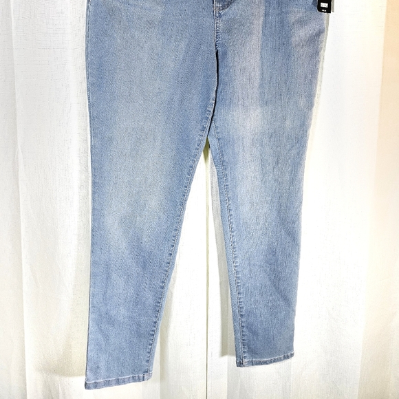 2/$20 Bandolino 16 Skinny Jeans - Picture 2 of 7